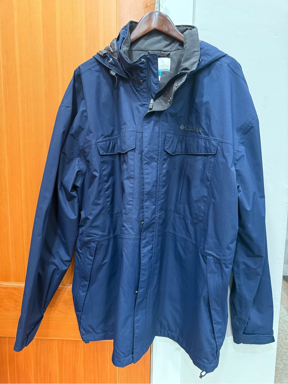 Columbia Men's Dark Blue Waterproof Hooded Rain Jacket